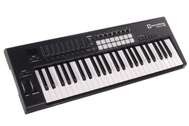Controlador Midi Novation Launchkey 49 MK2 com 49 Teclas